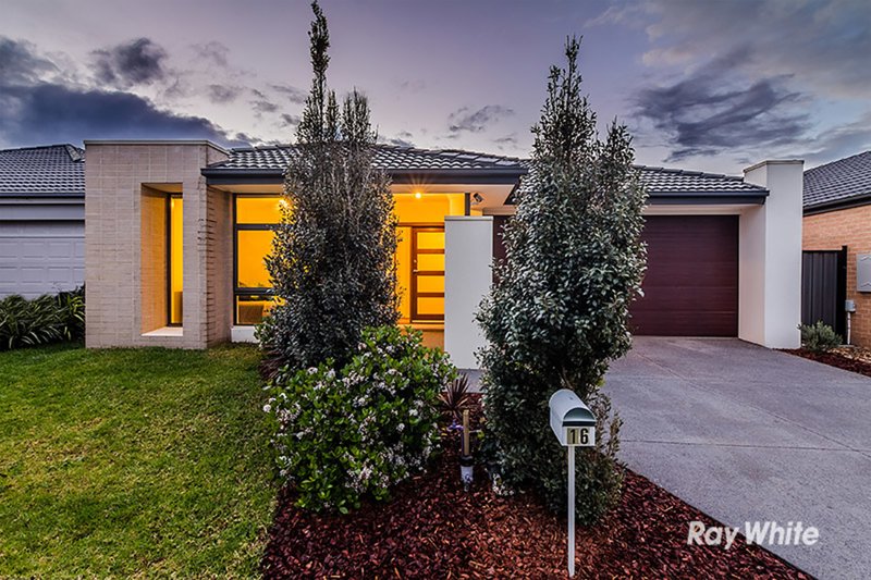 16 Lusitano Way, Clyde North VIC 3978