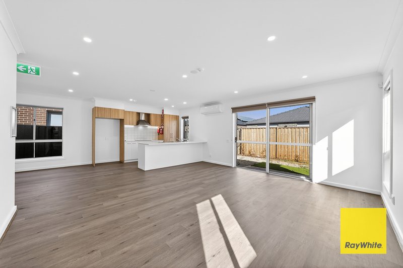 Photo - 16 Lydney Street, Wyndham Vale VIC 3024 - Image 10
