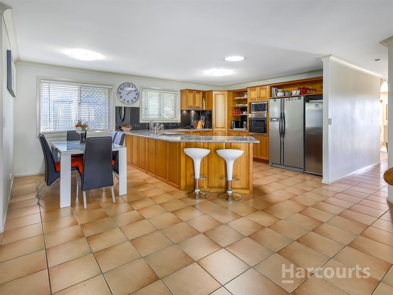 Photo - 16 Lynford Pl , Bridgeman Downs QLD 4035 - Image 5