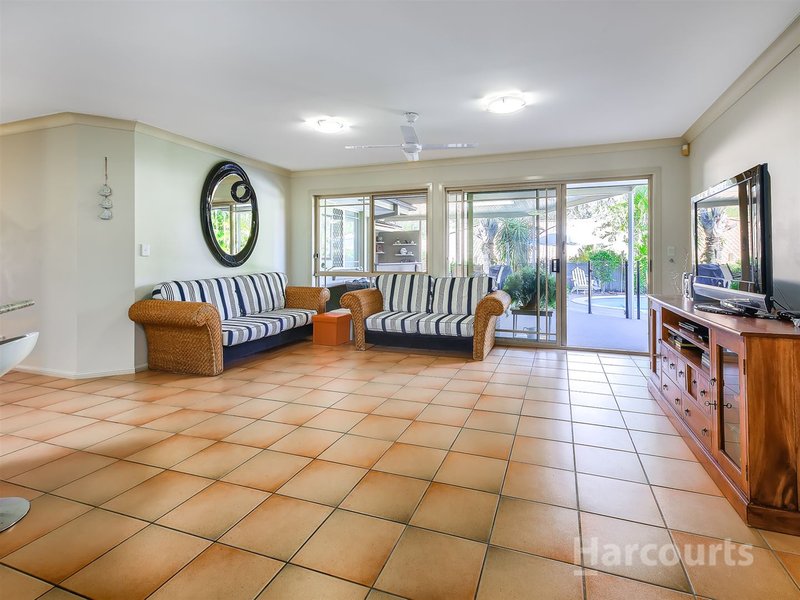 Photo - 16 Lynford Pl , Bridgeman Downs QLD 4035 - Image 7