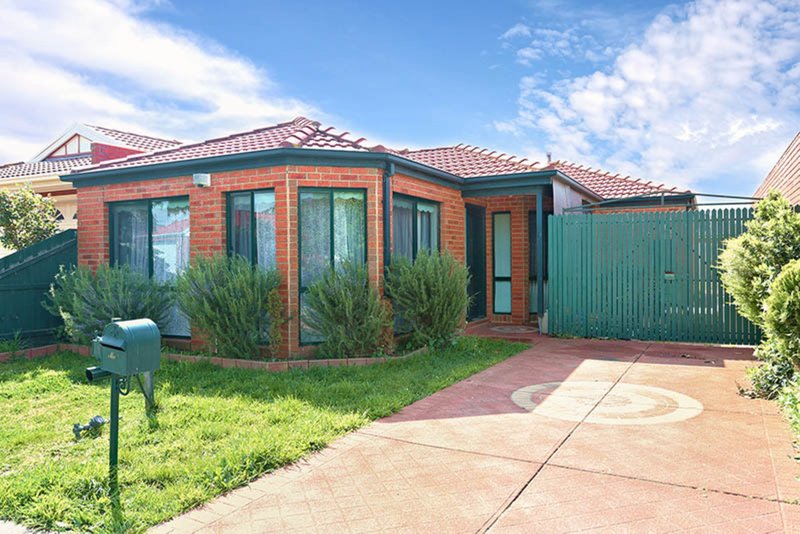 16 Mackellar Drive, Roxburgh Park VIC 3064