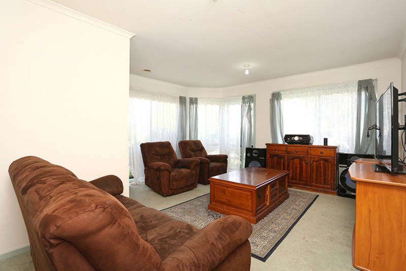 Photo - 16 Mackellar Drive, Roxburgh Park VIC 3064 - Image 3