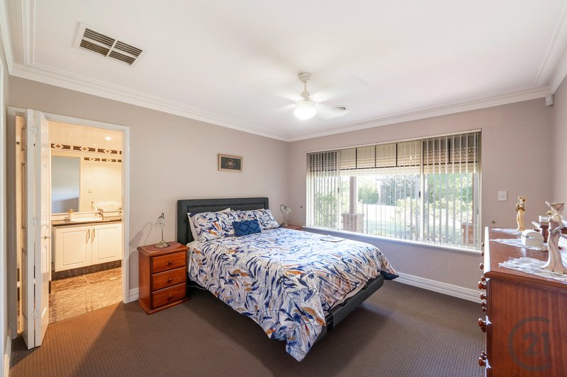 Photo - 16 Macquarie Drive, Coodanup WA 6210 - Image 15