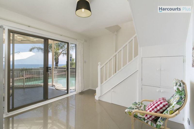 Photo - 16 Madeline Crescent, Hallett Cove SA 5158 - Image 5