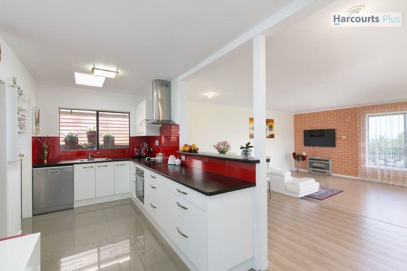 Photo - 16 Madeline Crescent, Hallett Cove SA 5158 - Image 6