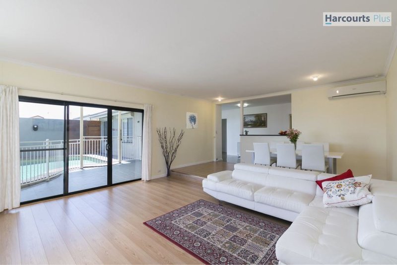 Photo - 16 Madeline Crescent, Hallett Cove SA 5158 - Image 8