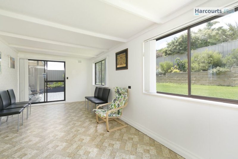 Photo - 16 Madeline Crescent, Hallett Cove SA 5158 - Image 12