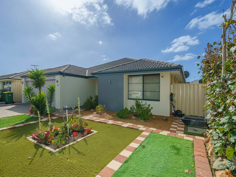 Photo - 16 Magnesia Road, Wattle Grove WA 6107 - Image 3