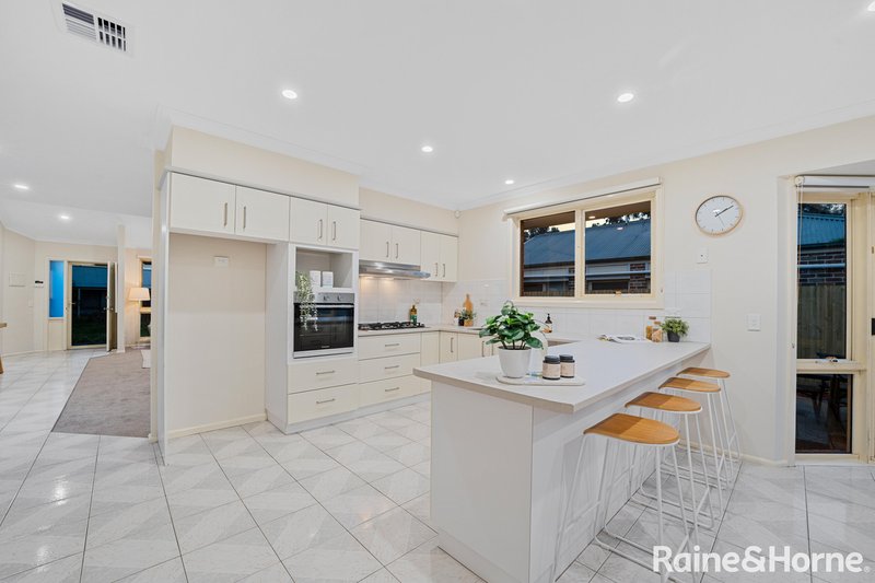 Photo - 16 Magra Place, Roxburgh Park VIC 3064 - Image 5