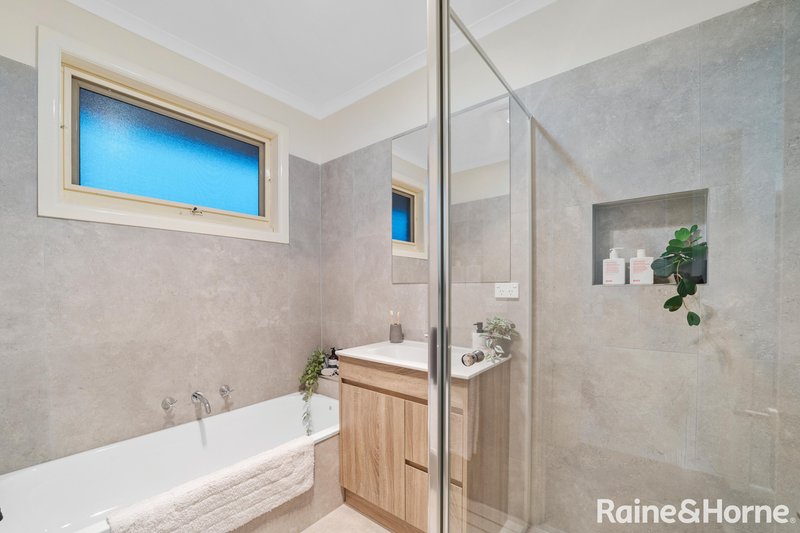 Photo - 16 Magra Place, Roxburgh Park VIC 3064 - Image 7