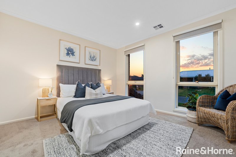 Photo - 16 Magra Place, Roxburgh Park VIC 3064 - Image 10