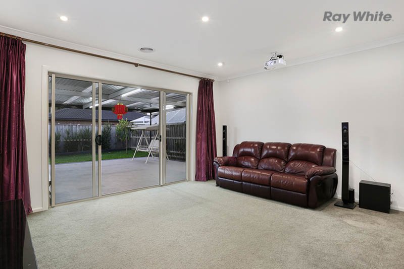 Photo - 16 Maidenhair Drive, Point Cook VIC 3030 - Image 7