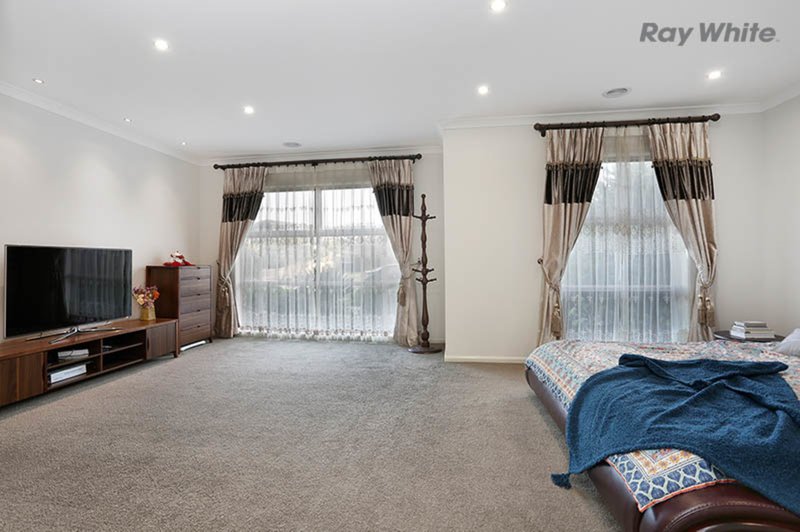 Photo - 16 Maidenhair Drive, Point Cook VIC 3030 - Image 8