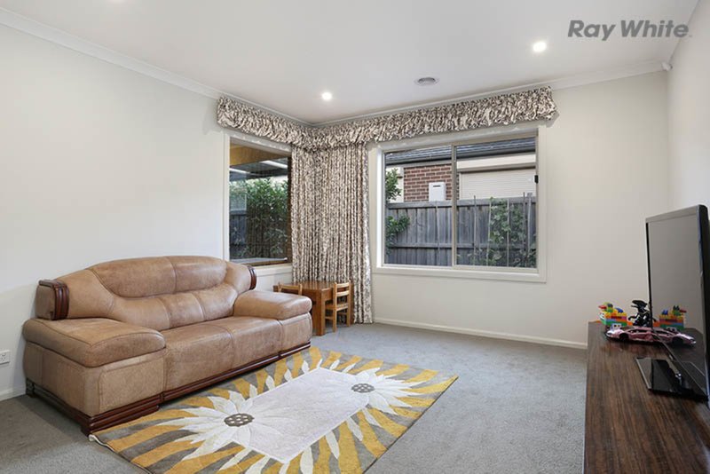 Photo - 16 Maidenhair Drive, Point Cook VIC 3030 - Image 11