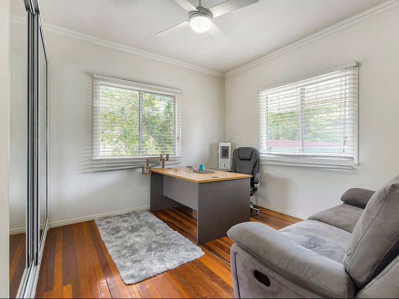 Photo - 16 Main Avenue, Wavell Heights QLD 4012 - Image 5