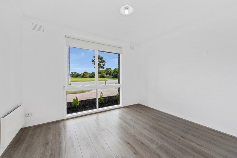 Photo - 16 Main Street, Pakenham VIC 3810 - Image 7