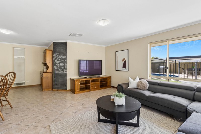 Photo - 16 Mander Crescent, Craigmore SA 5114 - Image 11