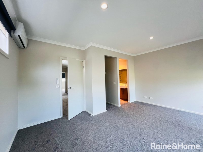 Photo - 16 Mandrel Drive, Williams Landing VIC 3027 - Image 6