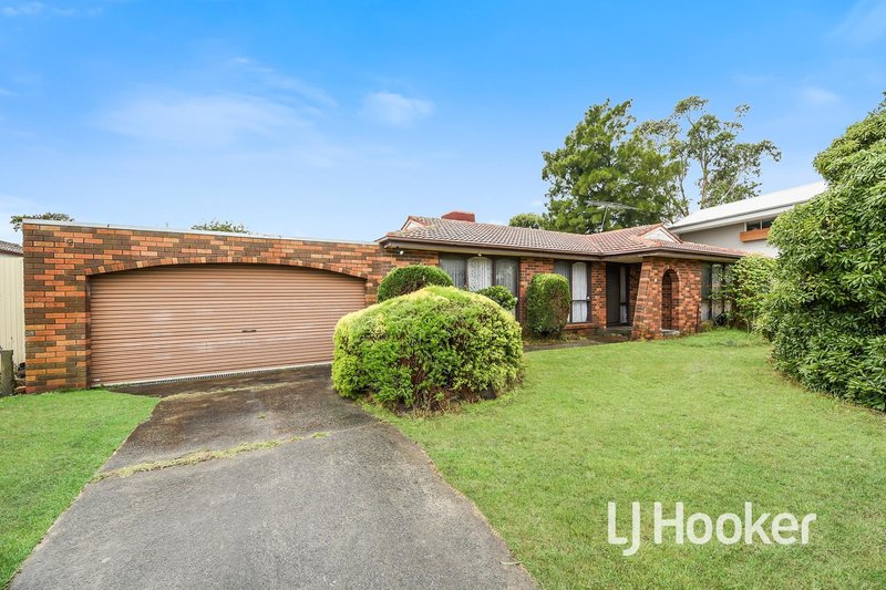 Photo - 16 Manning Close, Hampton Park VIC 3976 - Image 2