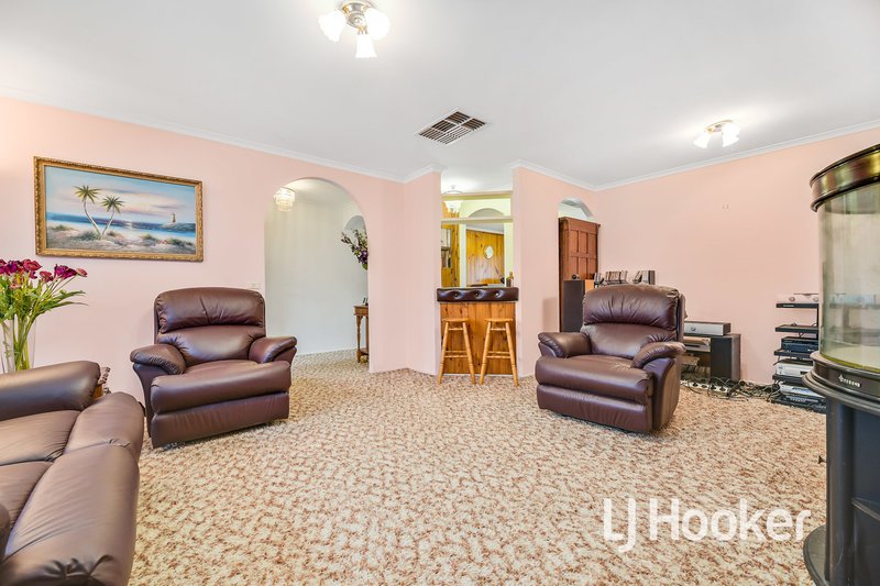 Photo - 16 Manning Close, Hampton Park VIC 3976 - Image 3