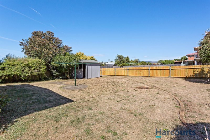 Photo - 16 Manning Crescent, Devonport TAS 7310 - Image 8