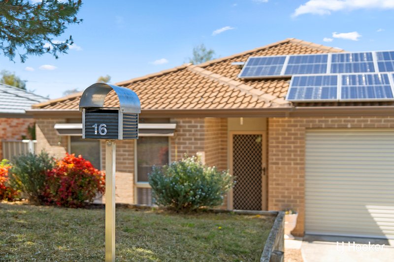 Photo - 16 Marcus Faunce Street, Macgregor ACT 2615 - Image 12