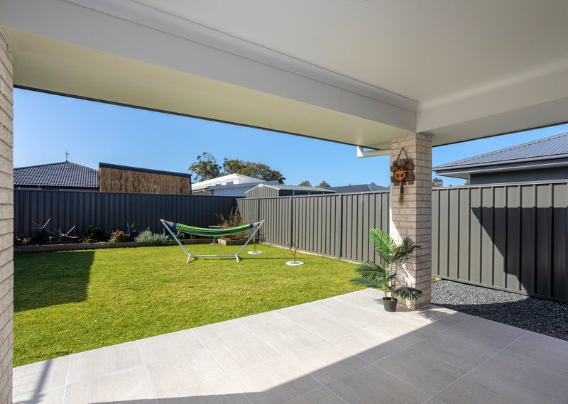 Photo - 16 Mariner Avenue, Old Bar NSW 2430 - Image 16