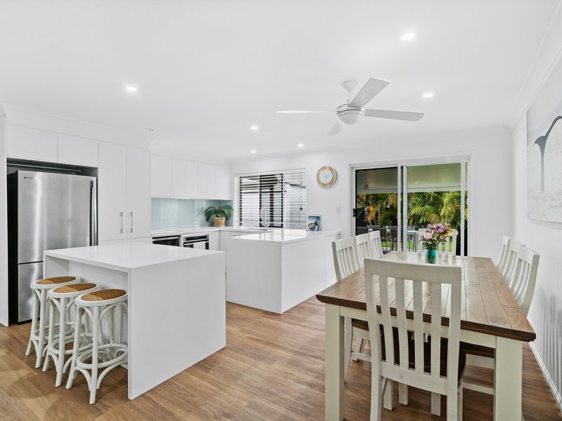 Photo - 16 Mariners Crescent, Banora Point NSW 2486 - Image 4