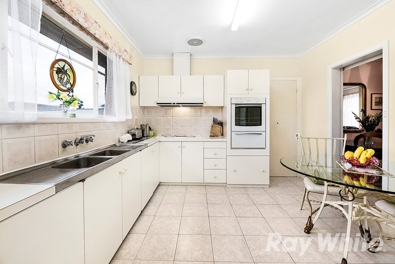 Photo - 16 Marriott Parade, Glen Waverley VIC 3150 - Image 5