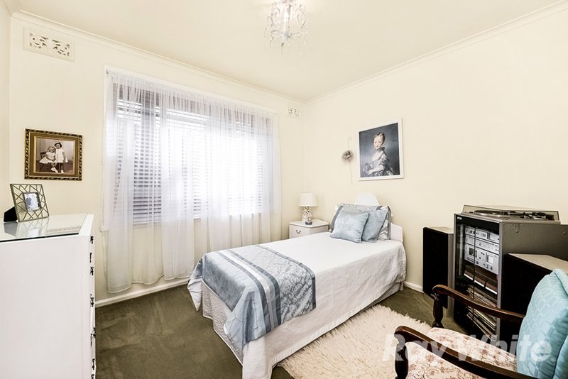 Photo - 16 Marriott Parade, Glen Waverley VIC 3150 - Image 8