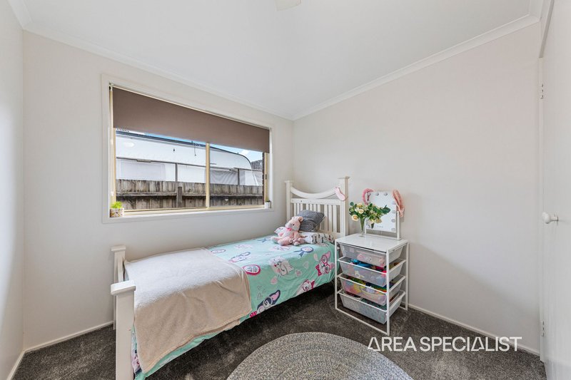 Photo - 16 Martingale Place, Pakenham VIC 3810 - Image 5