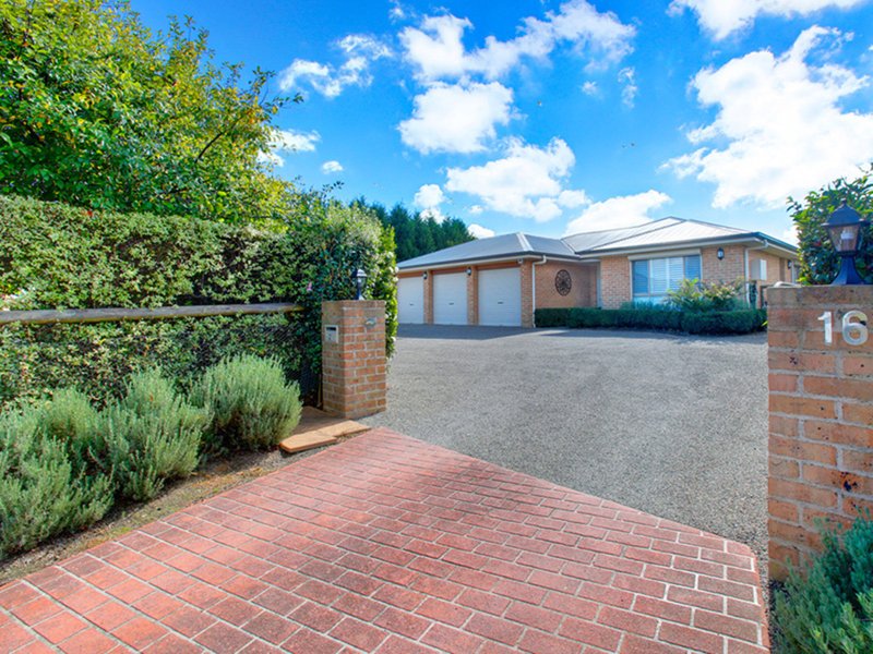 Photo - 16 Matavia Place, Bowral NSW 2576 - Image 20