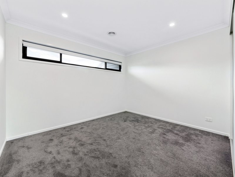 Photo - 16 Mattamber Street, Clyde North VIC 3978 - Image 10