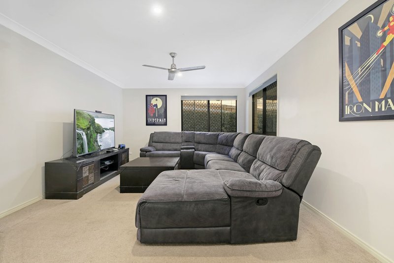 Photo - 16 Matthews Crescent, Pimpama QLD 4209 - Image 3