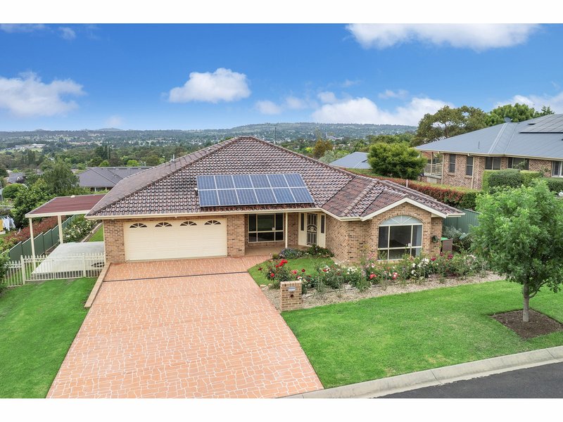 16 Mccarthy Crescent, Armidale NSW 2350