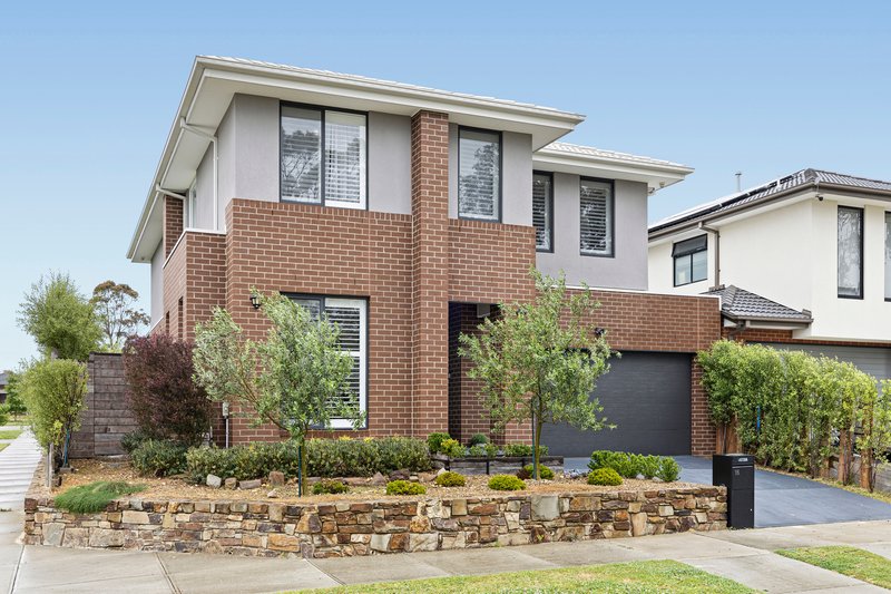 16 Mcgeown Circuit, Cranbourne VIC 3977