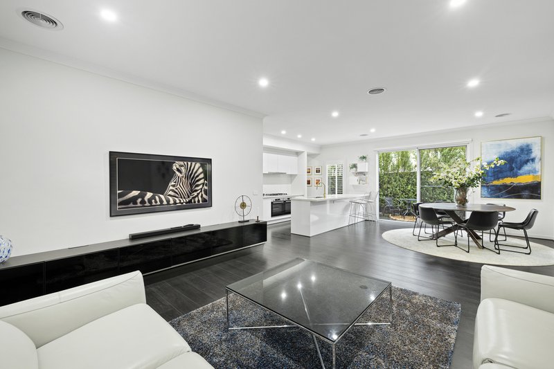 Photo - 16 Mcgeown Circuit, Cranbourne VIC 3977 - Image 5