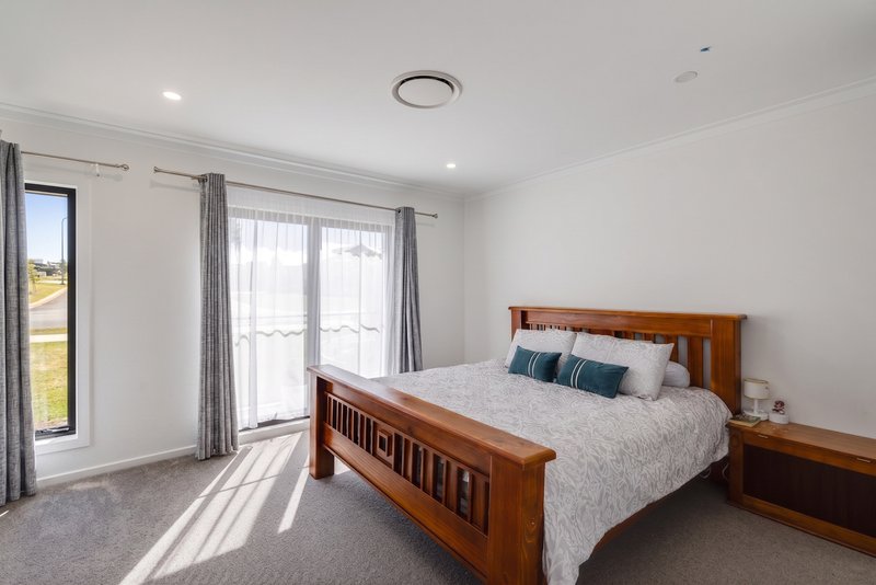 Photo - 16 Mcgrory Drive, Kearneys Spring QLD 4350 - Image 4