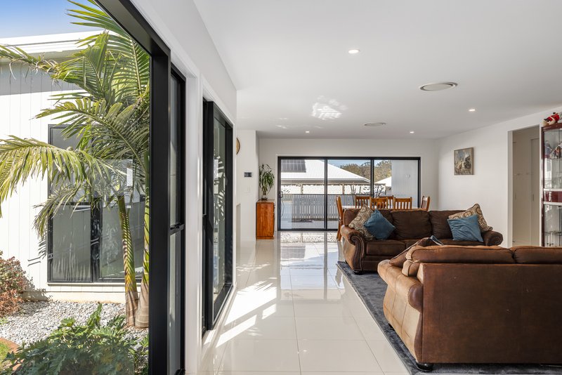 Photo - 16 Mcgrory Drive, Kearneys Spring QLD 4350 - Image 11