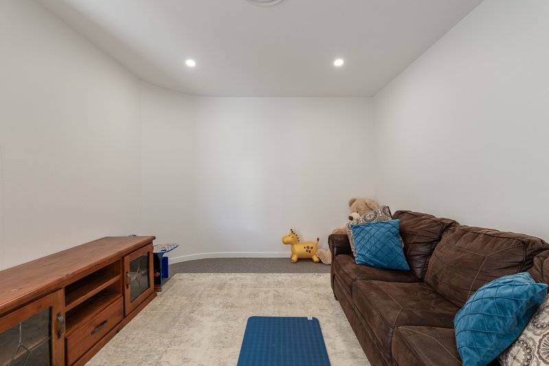 Photo - 16 Mcgrory Drive, Kearneys Spring QLD 4350 - Image 12