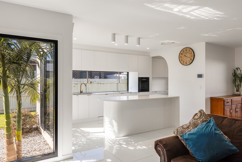 Photo - 16 Mcgrory Drive, Kearneys Spring QLD 4350 - Image 14