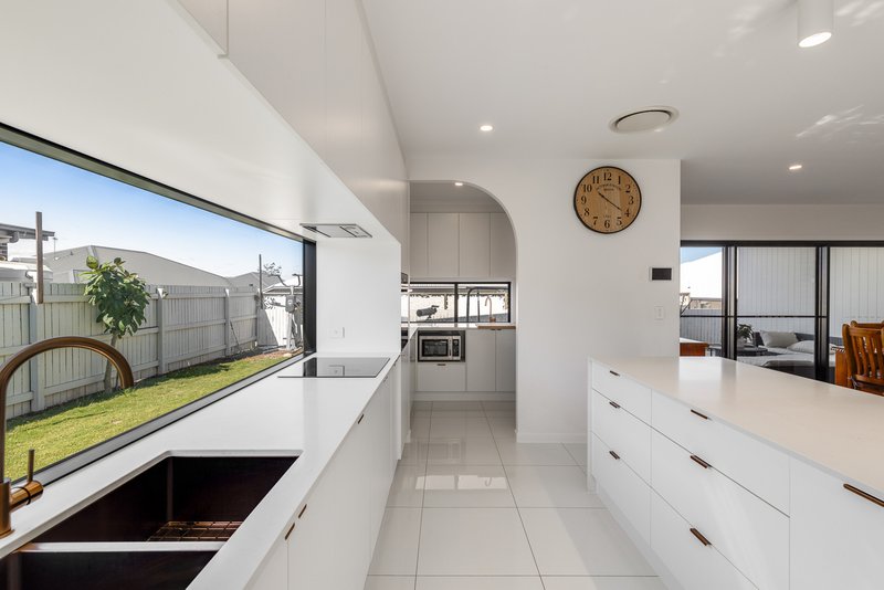 Photo - 16 Mcgrory Drive, Kearneys Spring QLD 4350 - Image 16