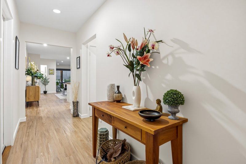 Photo - 16 Mcleod Crescent, Lucas VIC 3350 - Image 2