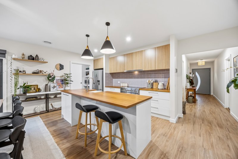 Photo - 16 Mcleod Crescent, Lucas VIC 3350 - Image 3