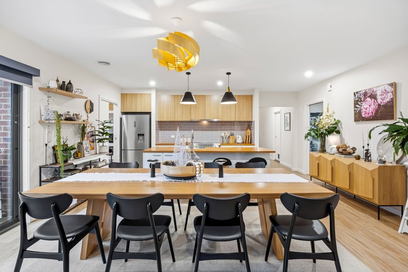 Photo - 16 Mcleod Crescent, Lucas VIC 3350 - Image 6