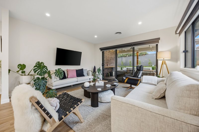 Photo - 16 Mcleod Crescent, Lucas VIC 3350 - Image 9