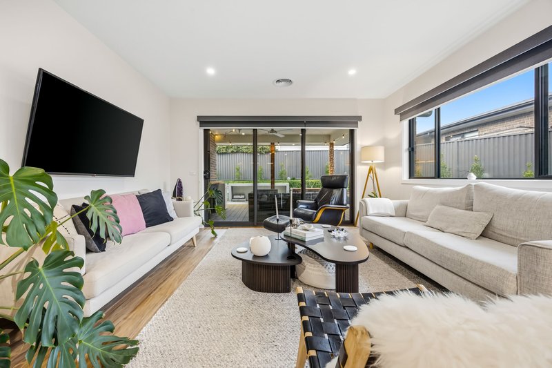 Photo - 16 Mcleod Crescent, Lucas VIC 3350 - Image 10