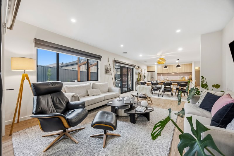 Photo - 16 Mcleod Crescent, Lucas VIC 3350 - Image 12