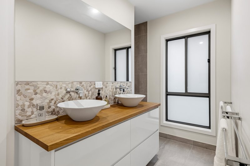 Photo - 16 Mcleod Crescent, Lucas VIC 3350 - Image 15