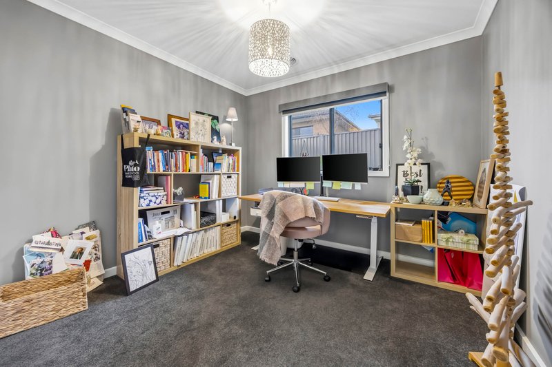 Photo - 16 Mcleod Crescent, Lucas VIC 3350 - Image 20